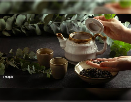 While those looking for convenience readily opt for the familiar tea bag, the richness and depth offered by loose tea leaves often cannot be matched. (Source: Freepik)